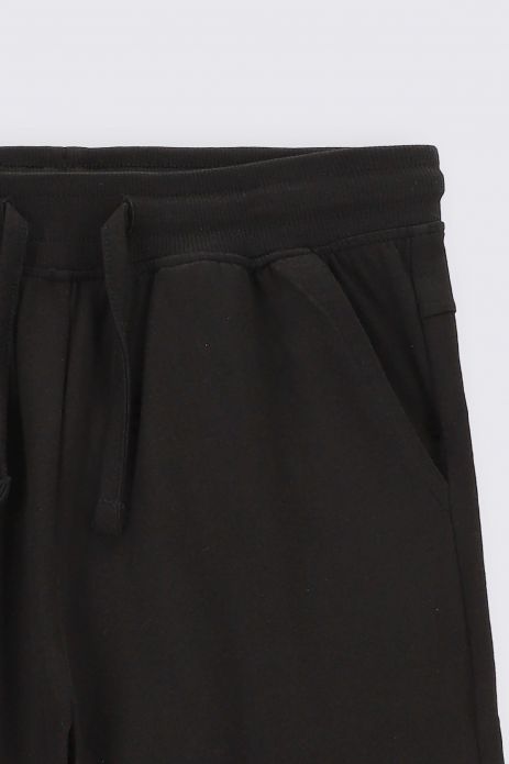Shorts black with pockets and a drawstring at the waist 2