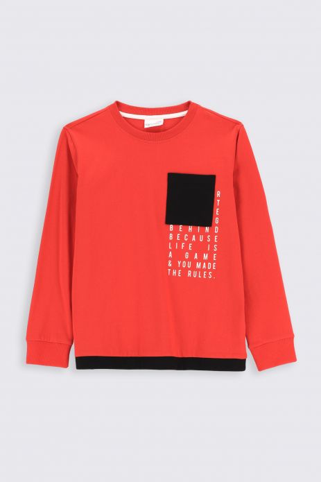 T-shirt with long sleeves red with a pocket