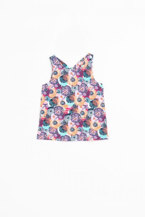 Sleeveless T-shirt With a print and a decorative bow on the back