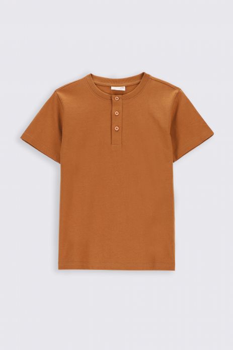 T-shirt with short sleeves brown with a buttoned neckline