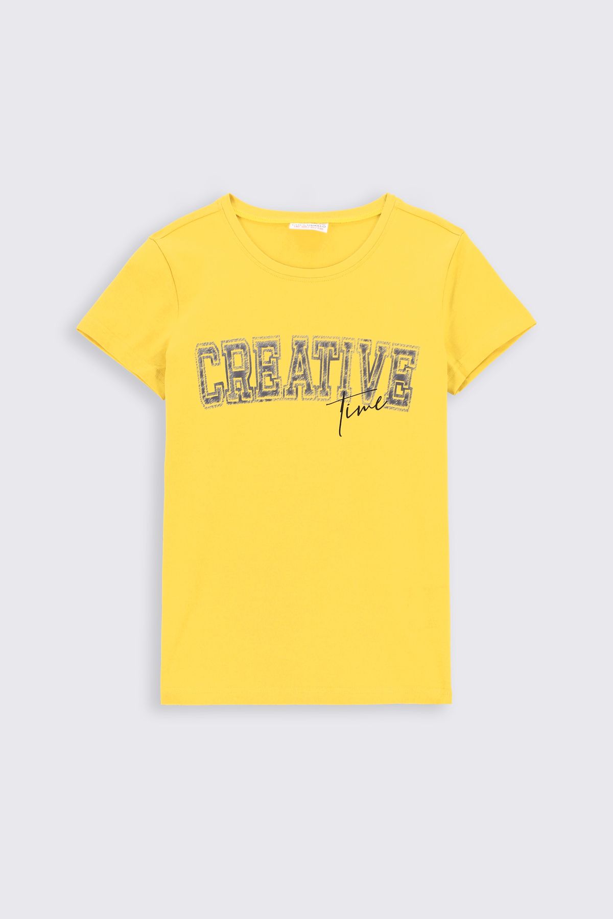 T-shirt with short sleeves yellow with an inscription on the front